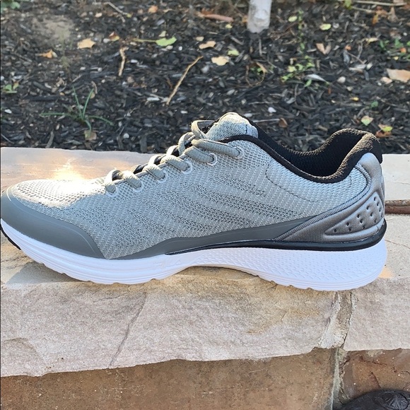 Fila memory foam silver sneakers - Picture 3 of 6